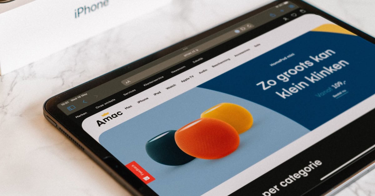 Foto van een tablet met een website, voor een artikel over de keuze tussen WordPress en shopify